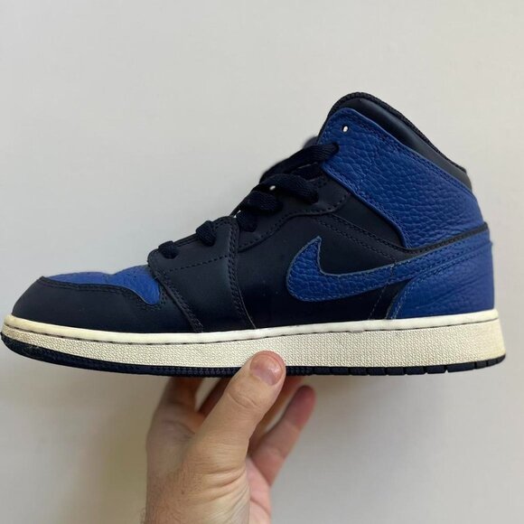 Nike Air Jordan 1 Retro Mid GS Obsidian Royal in Youth Size 7 - Picture 1 of 8